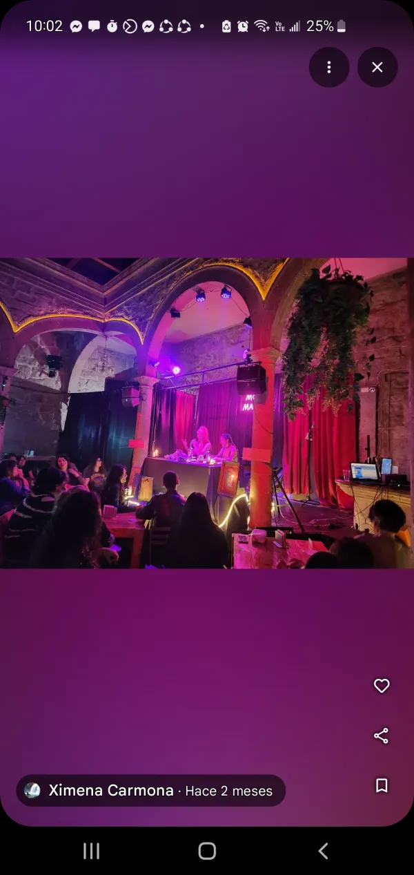 MR HENRY SHOW BAR venue