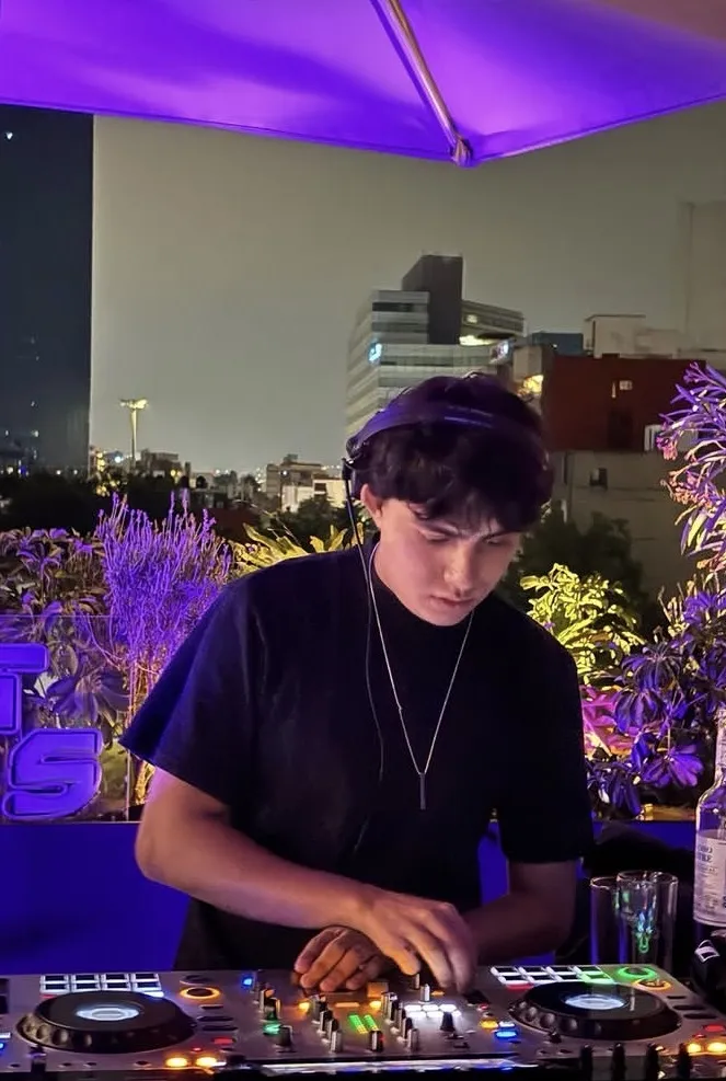Ainā Rooftop venue