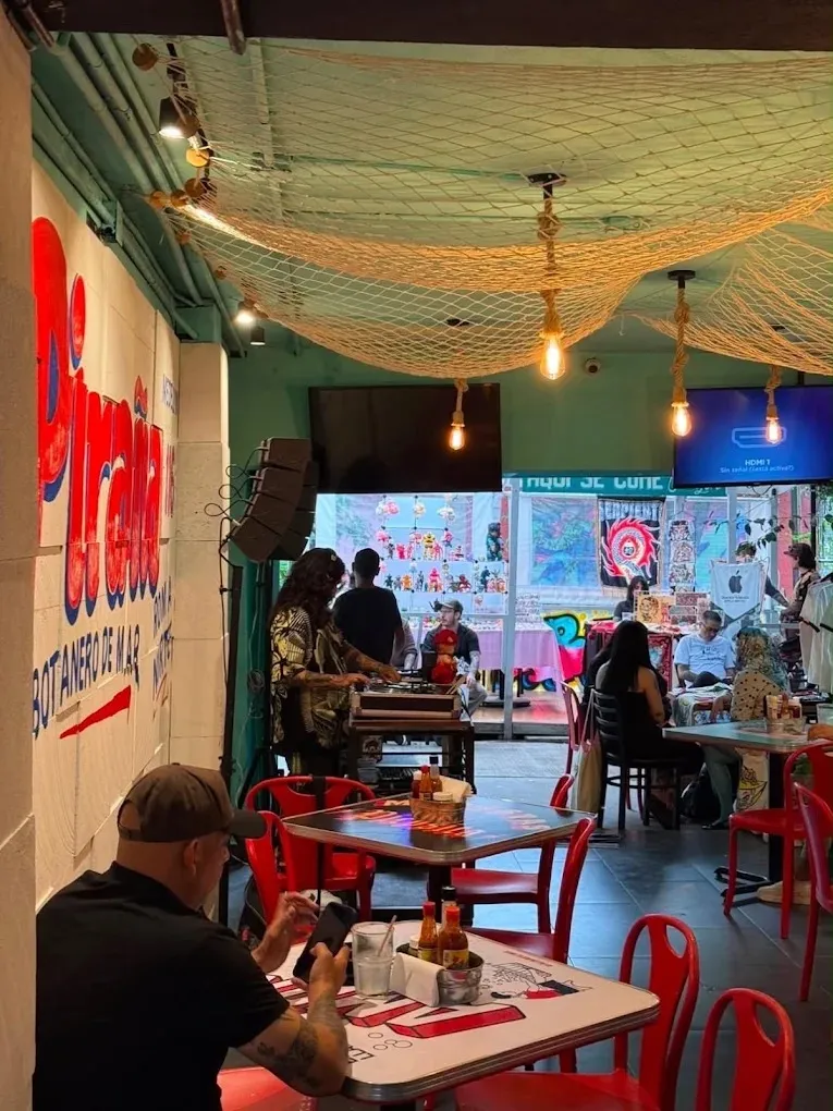 El Piraña de la Roma x Roof Vibe venue