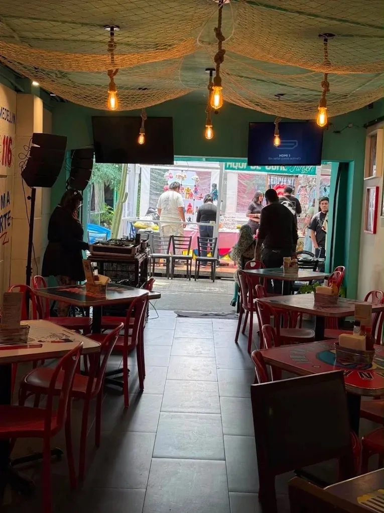 El Piraña de la Roma x Roof Vibe venue