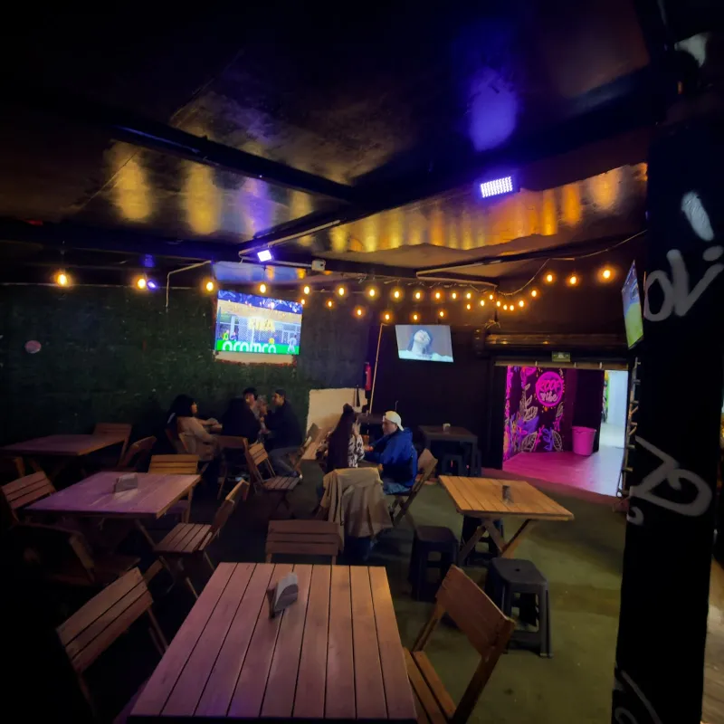 El Piraña de la Roma x Roof Vibe venue