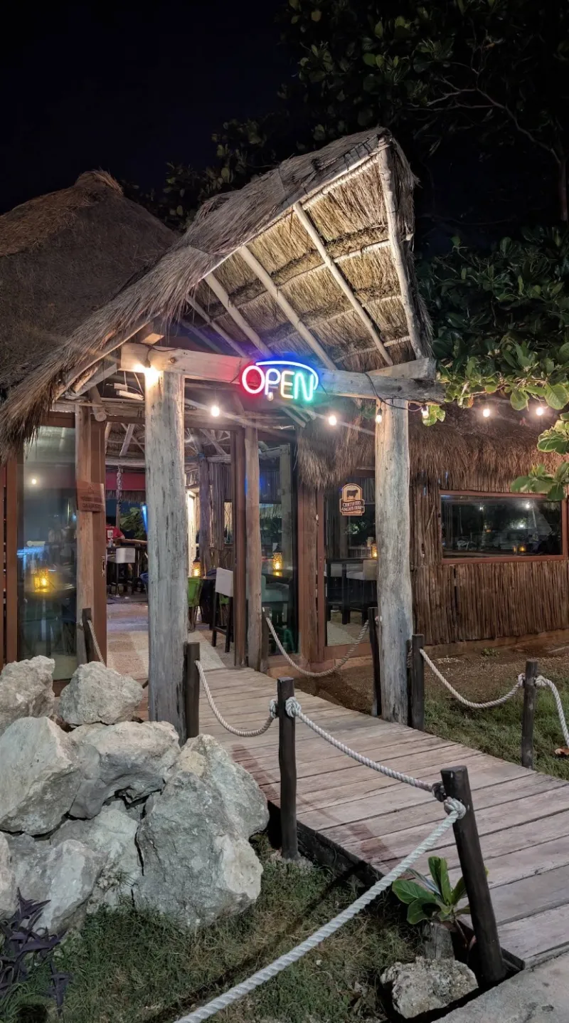 Mangroove Sunset Grill Cancún venue