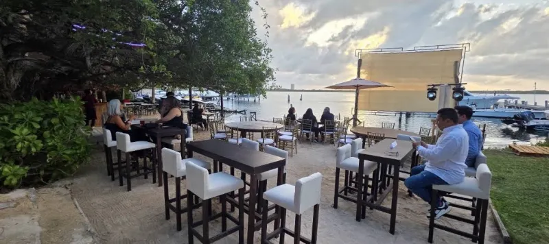 Mangroove Sunset Grill Cancún venue