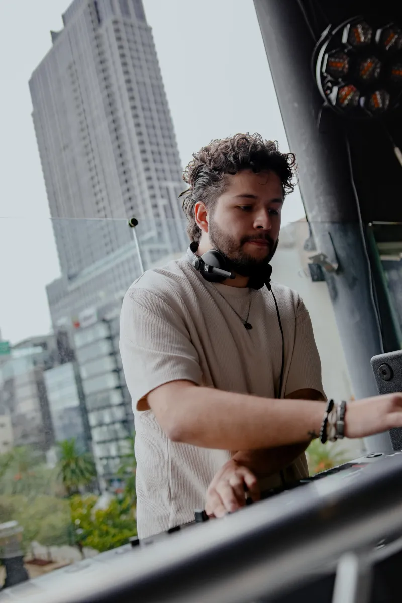 Frecuencia zero x hk lounge