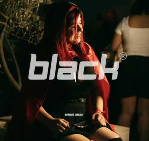 BLACK 