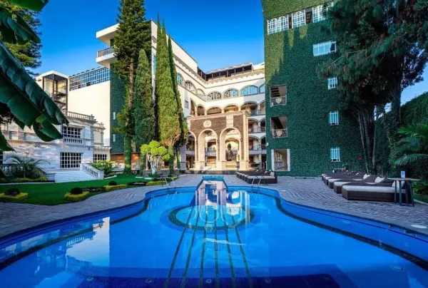 Pool party :: Hotel mansión Solís